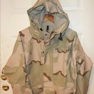 Military Issue Desert Camo Cold Weather Goretex Parka med/reg